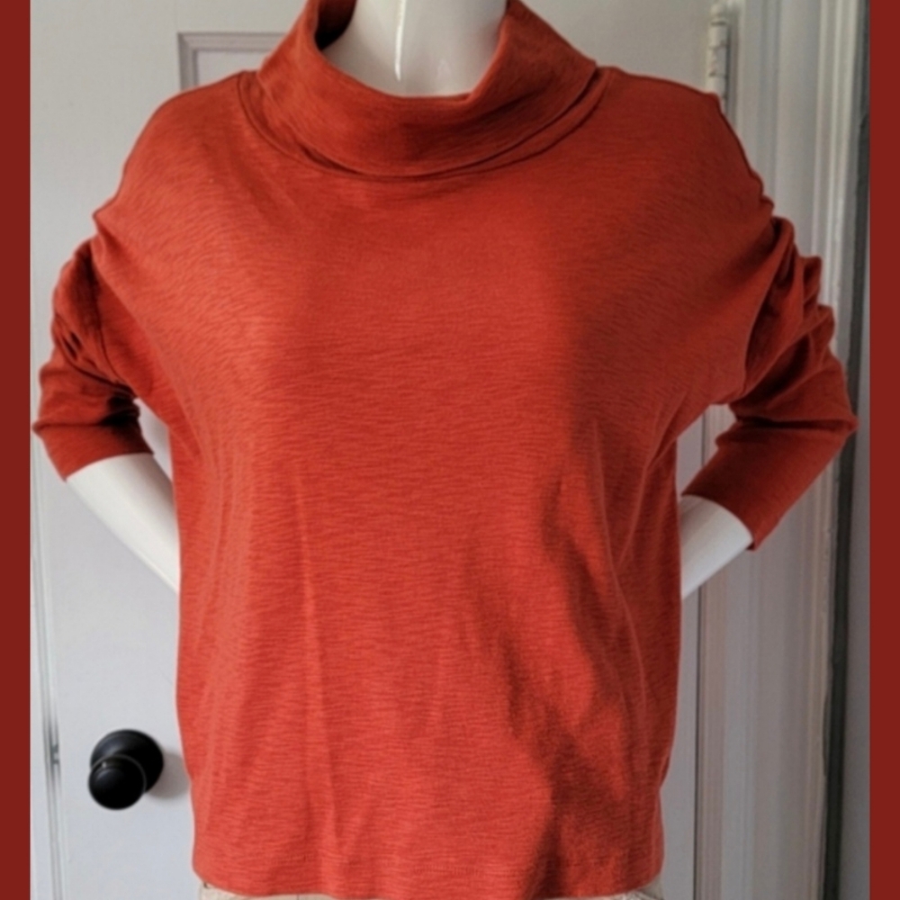Banana Republic Women's Orange Turtleneck Sweater Size S